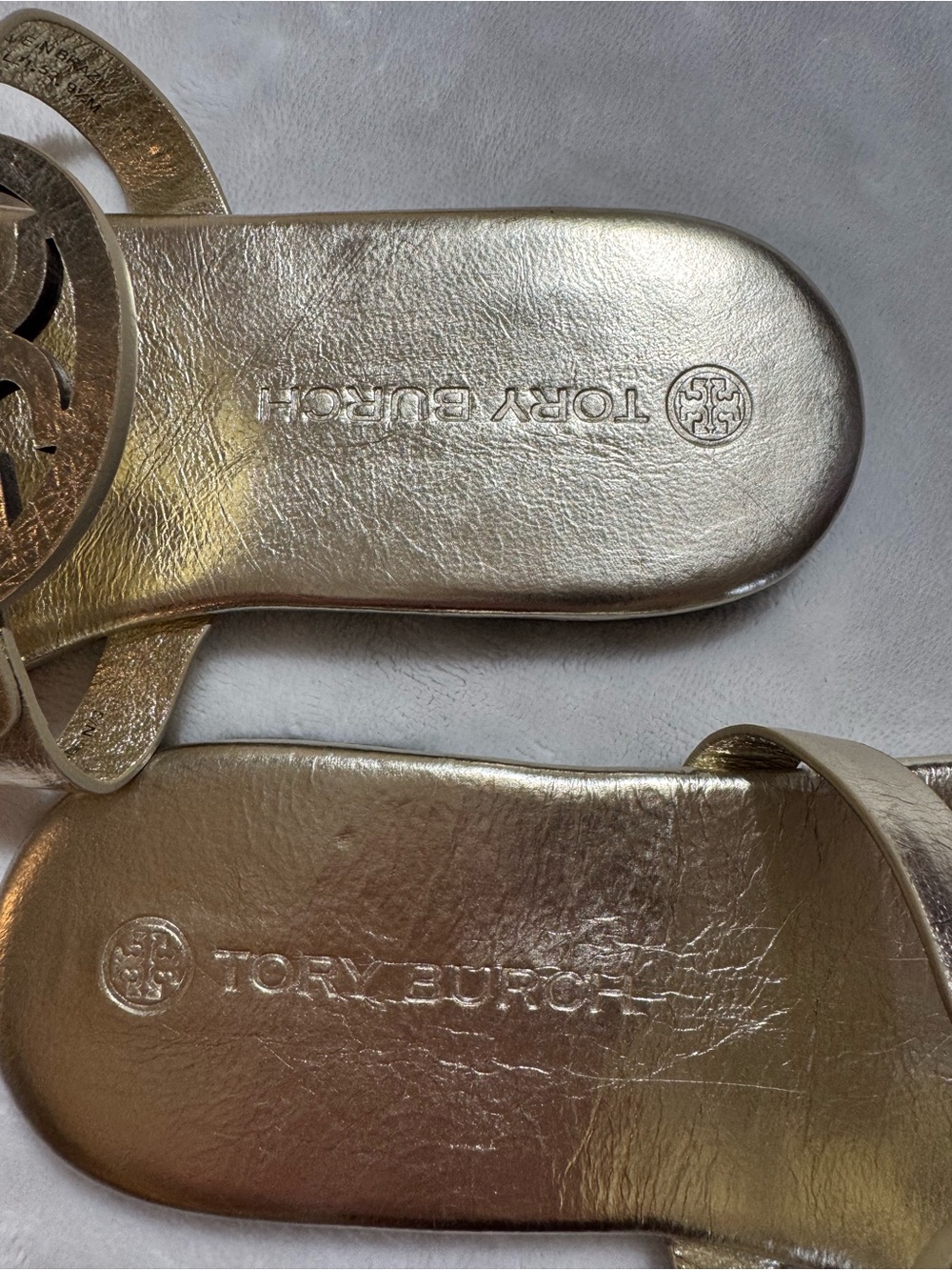 Tory Burch Gold Logo Miller Thong Sandals - Picture 6 of 6